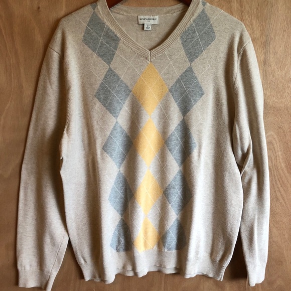 Banana Republic V-Neck Argyle Sweater Tan. - Picture 1 of 5